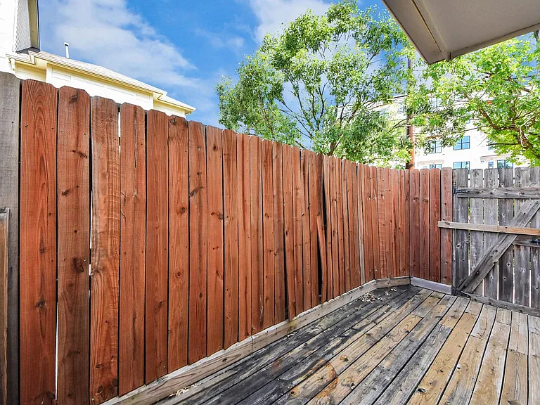 943 W Heights Hollow Ln — Photo 24
