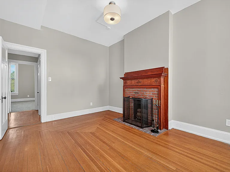2400 Grandview Ave — Photo 9