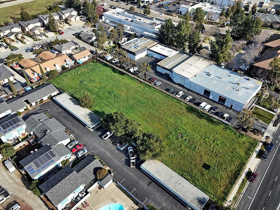 1st image of 215 Tennant Ave