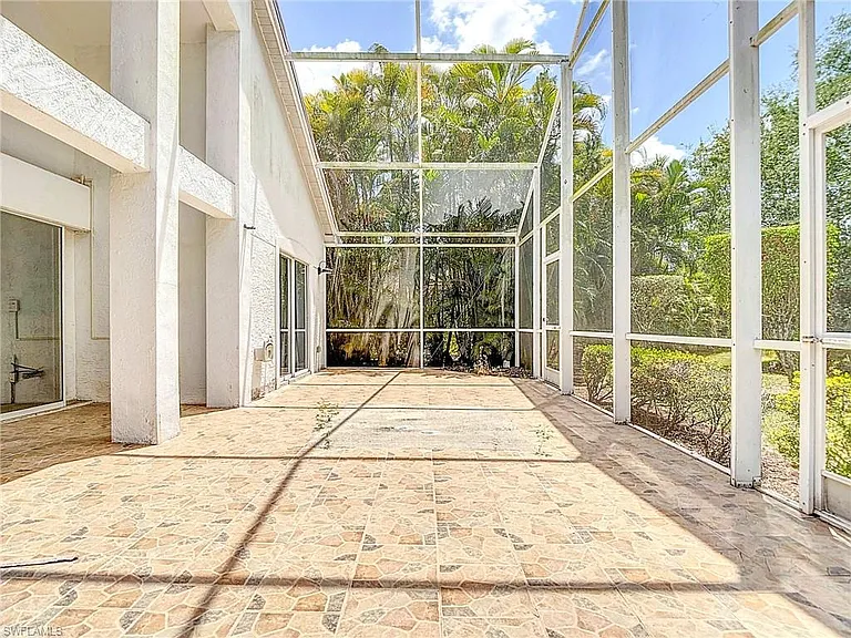 351 Pindo Palm Dr — Photo 37