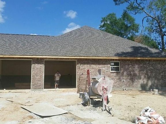 3rd image of 2731 Redwood Dr