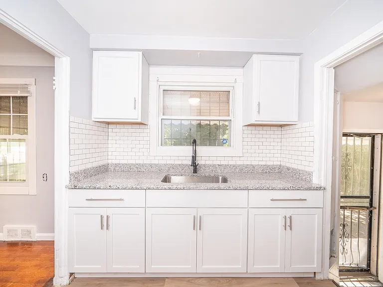 12105 Evergreen Ave — Photo 5