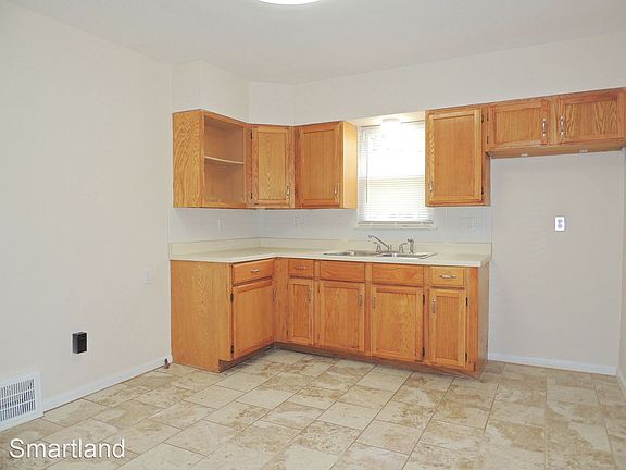 5th image of 1861 E 223rd St