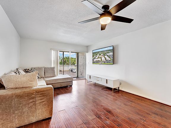 4th image of 1428 SE 4th Avenue #234