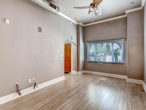 5th image of 1344 N Mariposa St