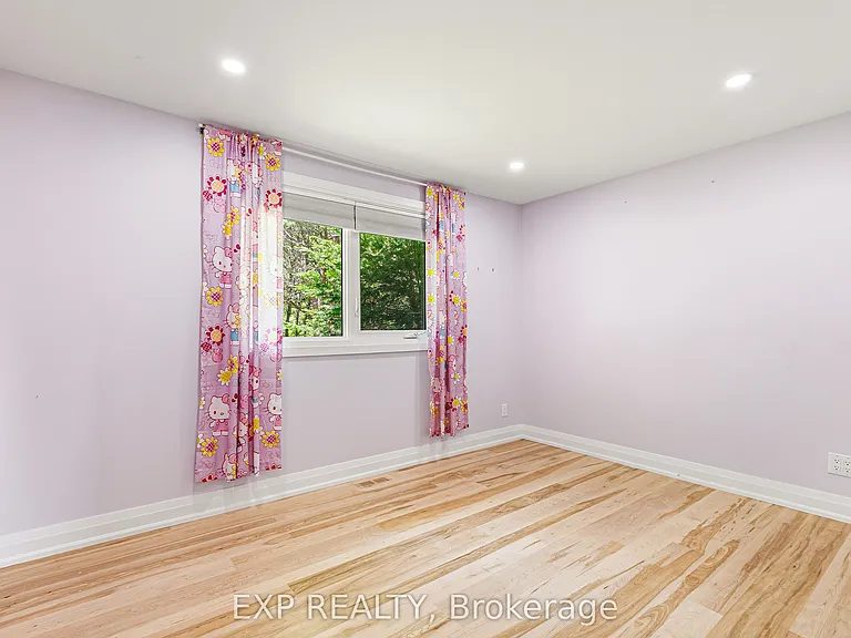 10 Queen Anne Cres — Photo 28