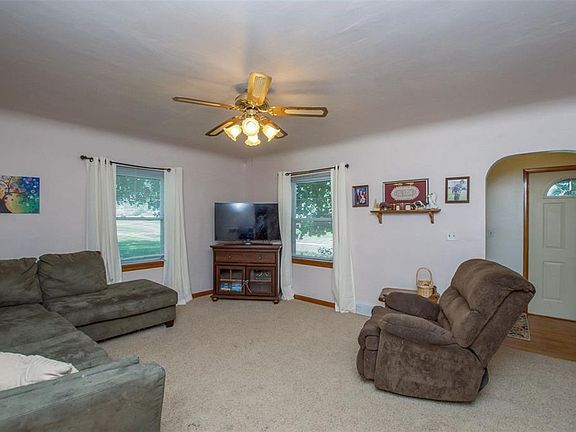 3rd image of 509 1st St E