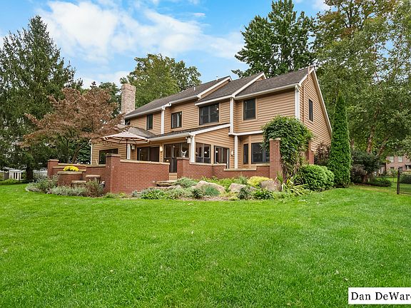 3rd image of 7823 Whitburn Dr SE