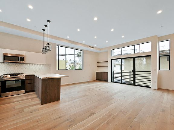 5th image of 953 Wilcox Ave #5