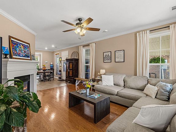 3rd image of 28 Bridgefield Ct