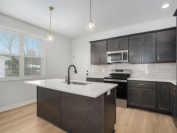 5th image of 2519 Logan Ave