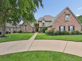 5706 E 102nd St, Tulsa, OK 74137