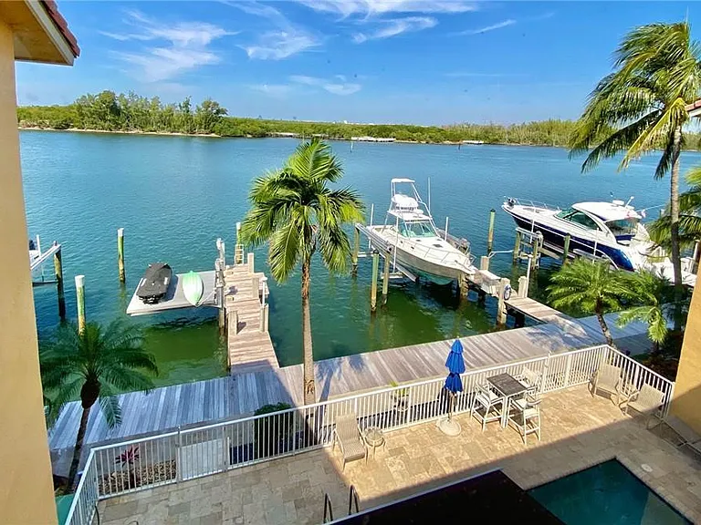 4230 N Ocean Dr — Photo 4