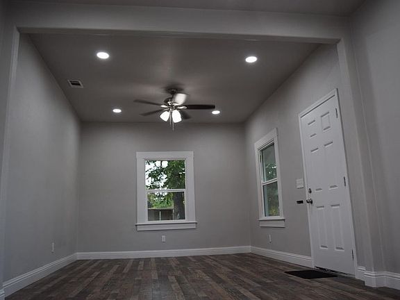 2nd image of 2601 N Thorne Ave