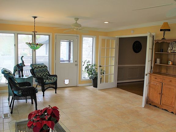 3rd image of 2555 Country Club Dr