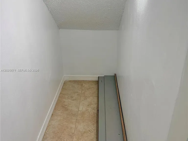 19216 Glenmoor Dr #19216 — Photo 6