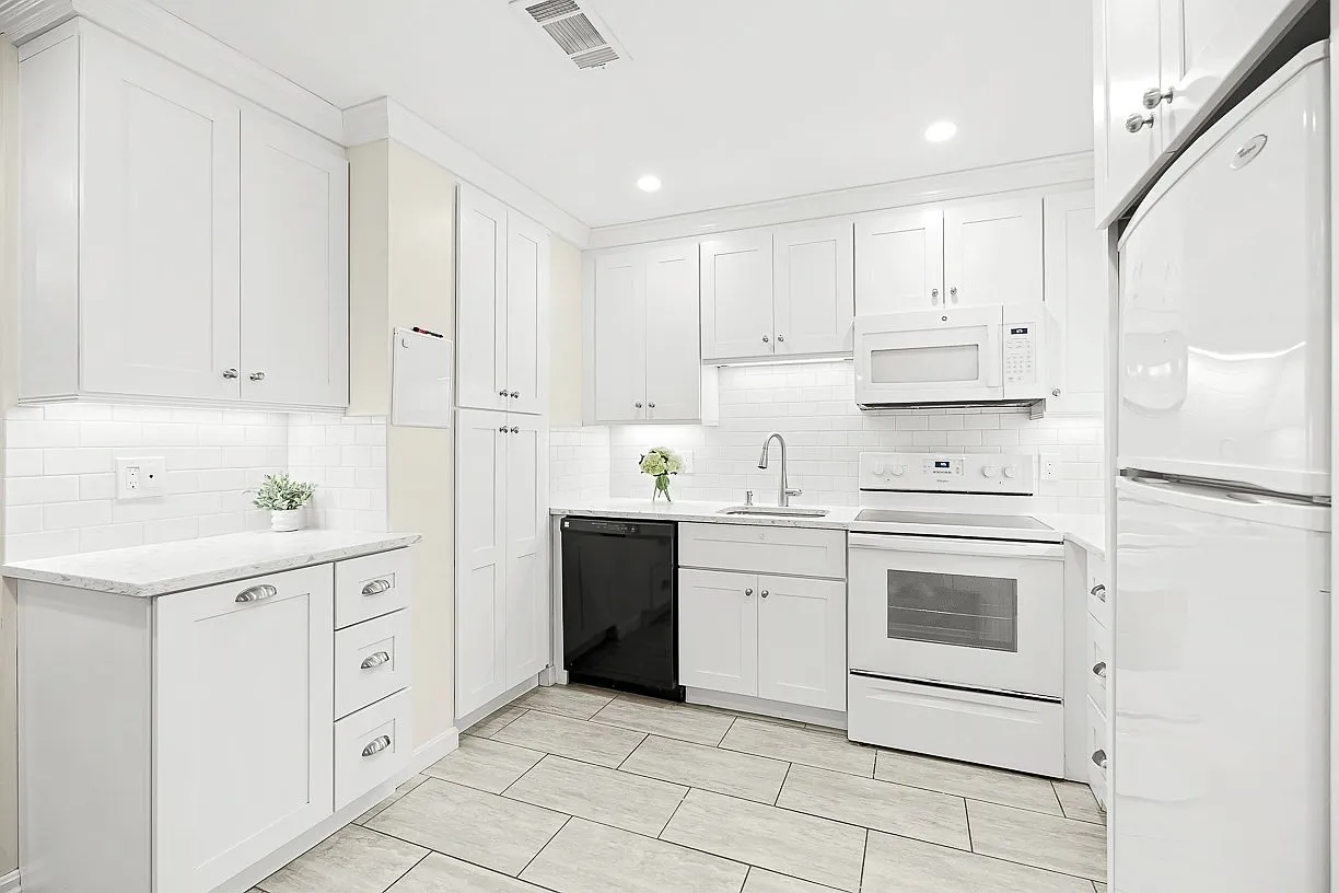 2 bed, 1025 sqft, $3,300 — Photo 4