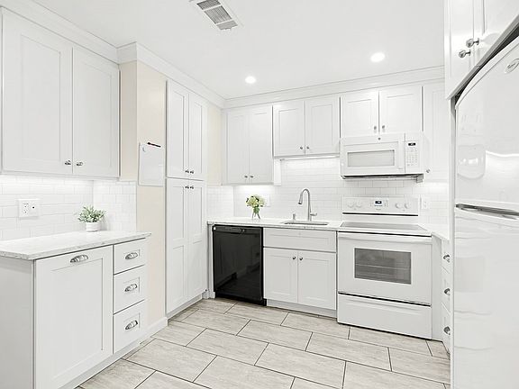 4th image of 666 Main St #315-3