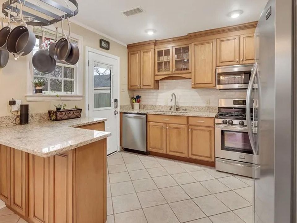 1st image of 473 Sharon Dr