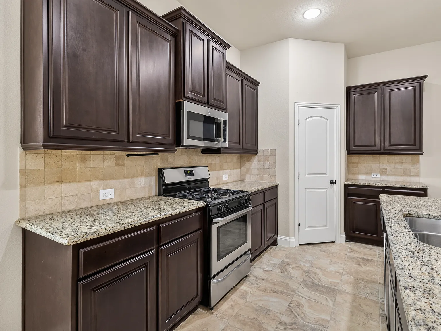 4 bed, 2073 sqft, $2,600 — Photo 2