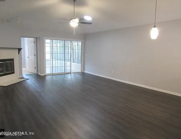 3 bed, 1356 sqft, $2,100 — Photo 4