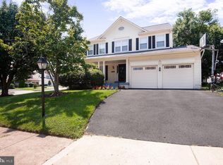 13701 Rosetree Ct, Chantilly, VA 20151