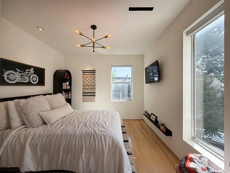 Guest room.