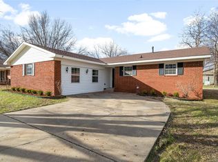 1304 W School St, Claremore, OK 74017