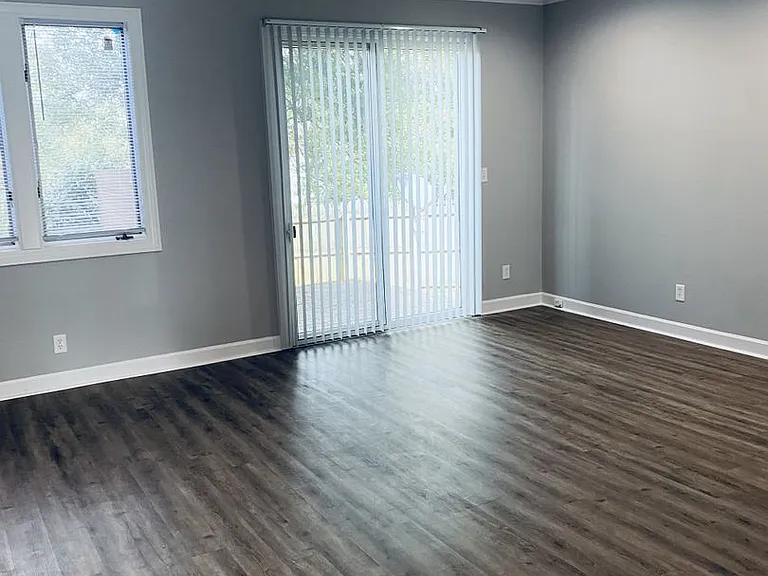 205 Forest View Ct — Photo 14
