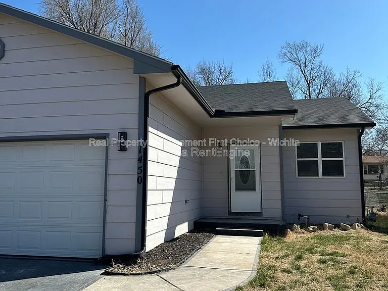 1450 N Green St — Photo 2