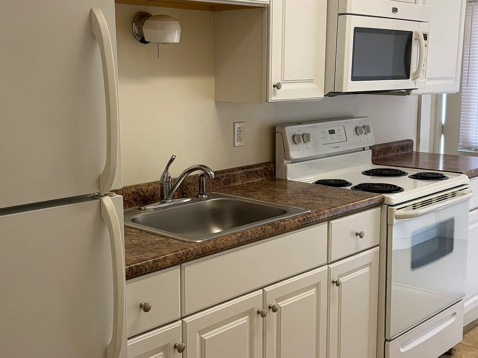 1 bed, 1050 sqft, $1,150 — Photo 2