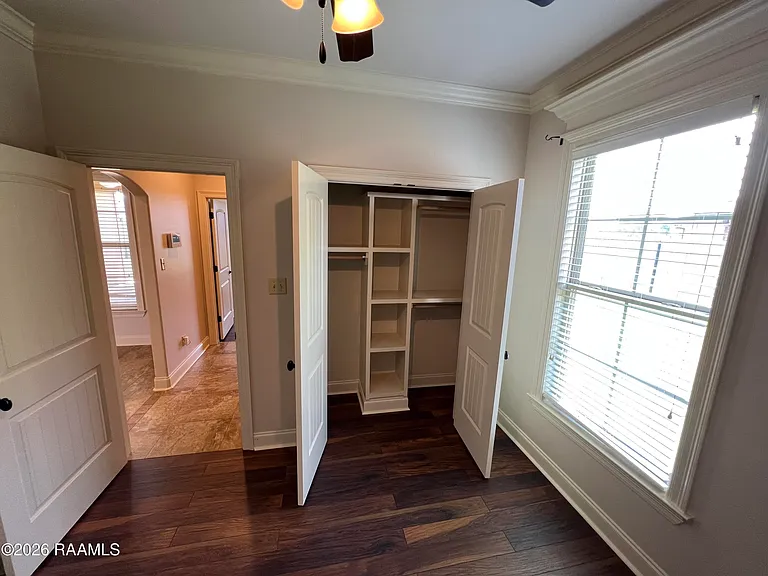 204 Crenshaw Dr — Photo 9