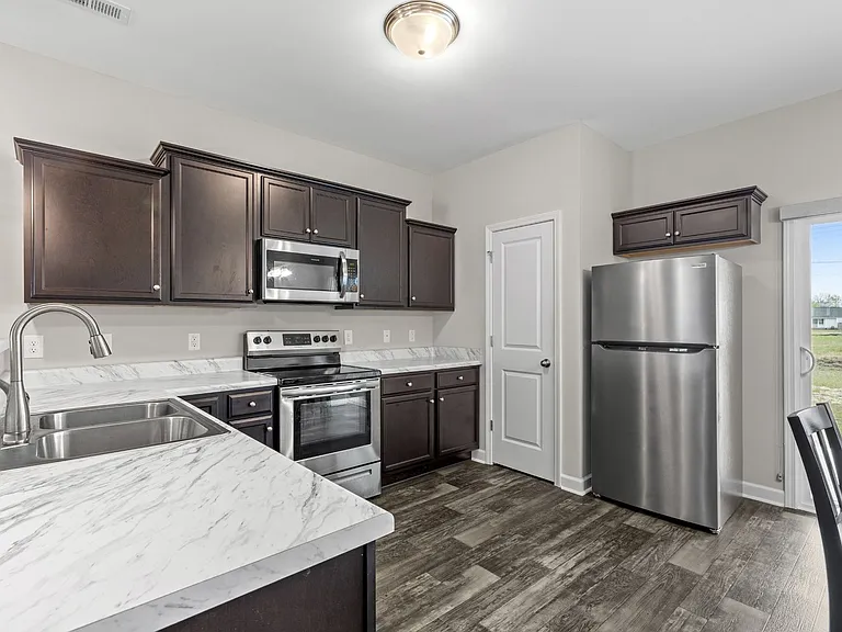 3 Jaydn Dr W — Photo 8