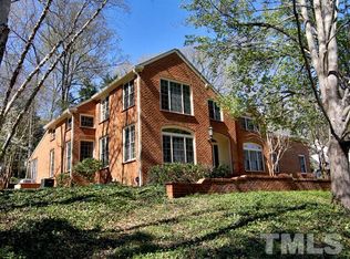 1 Saint James Pl, Chapel Hill, NC 27514