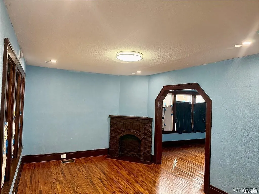 3 bed, 1.0 bath, 1134 sqft, $1,375 — Photo 3