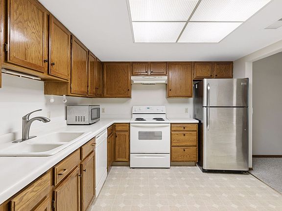 3rd image of 603 Lake St