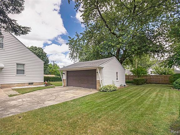 5th image of 7658 Evergreen Ave