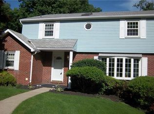 110 Westbury Dr, Coraopolis, PA 15108