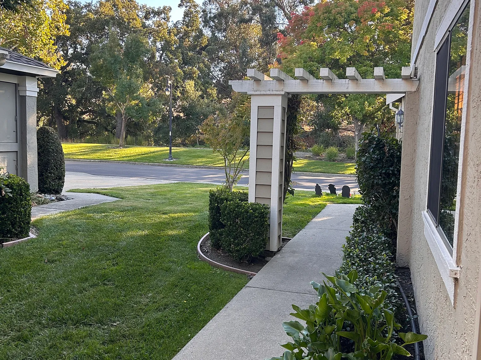 165 Bridgeside Cir — Photo 2