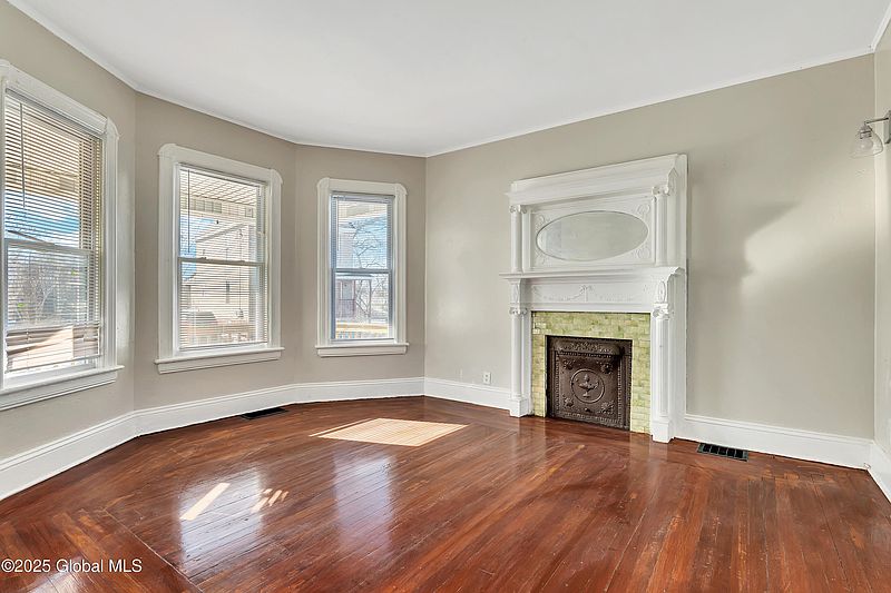 2nd image of 827 Strong Street