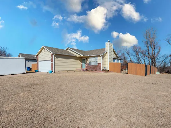 2558 E Fairchild St, Wichita, KS 67219