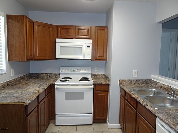 3rd image of 231 Pritchard St #231