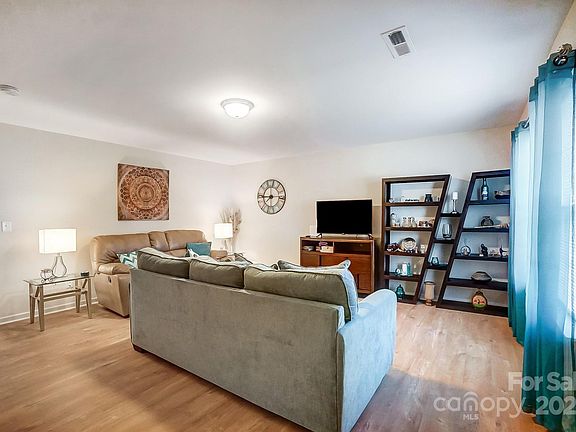 4th image of 4127 Jacob Martin Dr