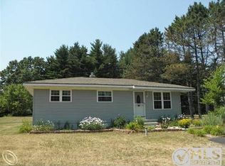560 Grange Hall Rd, Ortonville, MI 48462