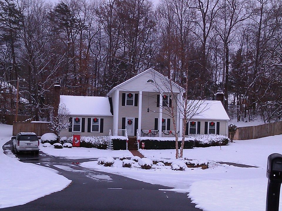 2nd image of 3124 Douglas Ct