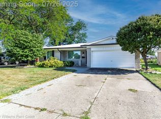 11756 Canterbury Dr, Warren, MI 48093