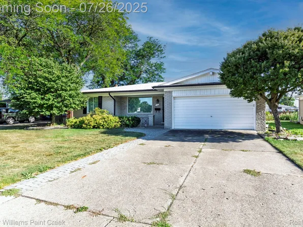 11756 Canterbury Dr, Warren, MI 48093