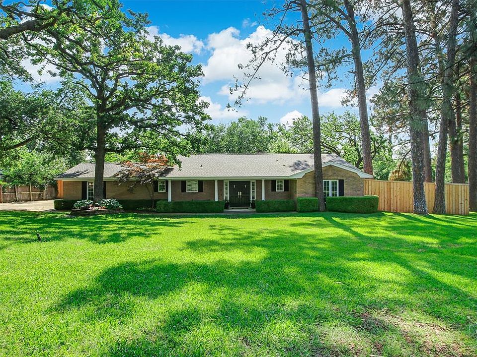 1st image of 1824 Camelot Dr