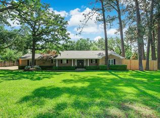 1824 Camelot Dr, Grapevine, TX 76051