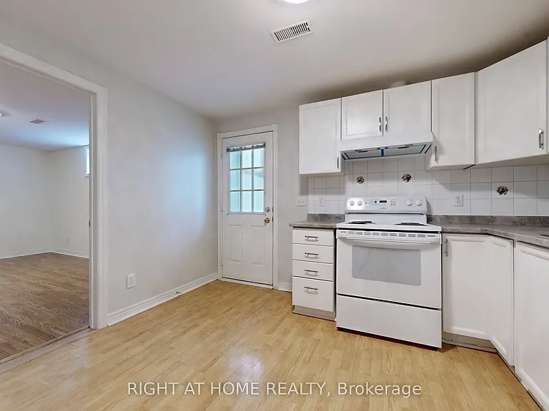 381 Leacock Dr — Photo 2